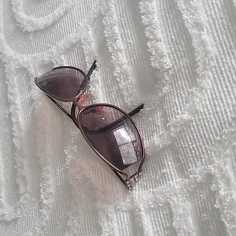 FENDI Sunglasses 👓 - Picture 2 of 11